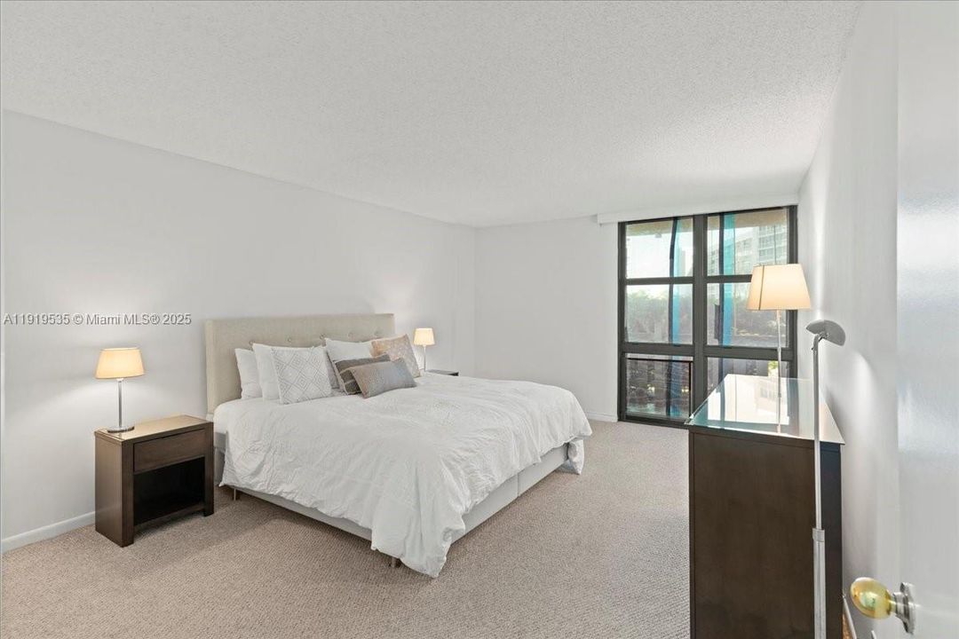 待售: $845,000 (2 贝兹, 2 浴室, 1409 平方英尺)