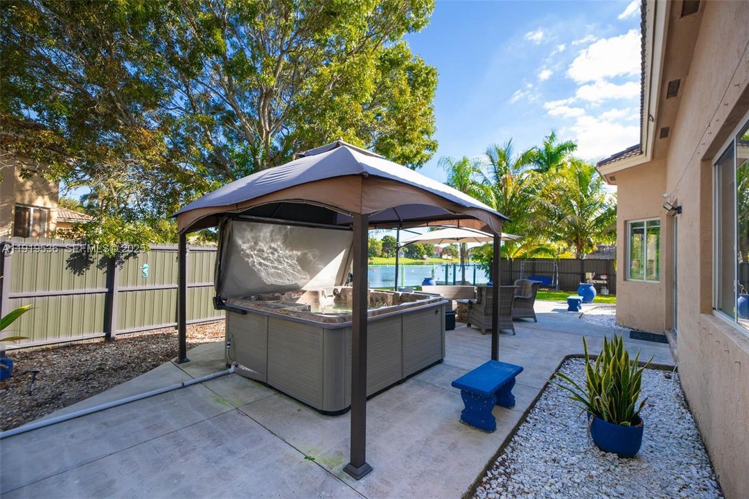 En Venta: $595,000 (4 camas, 2 baños, 2326 Pies cuadrados)