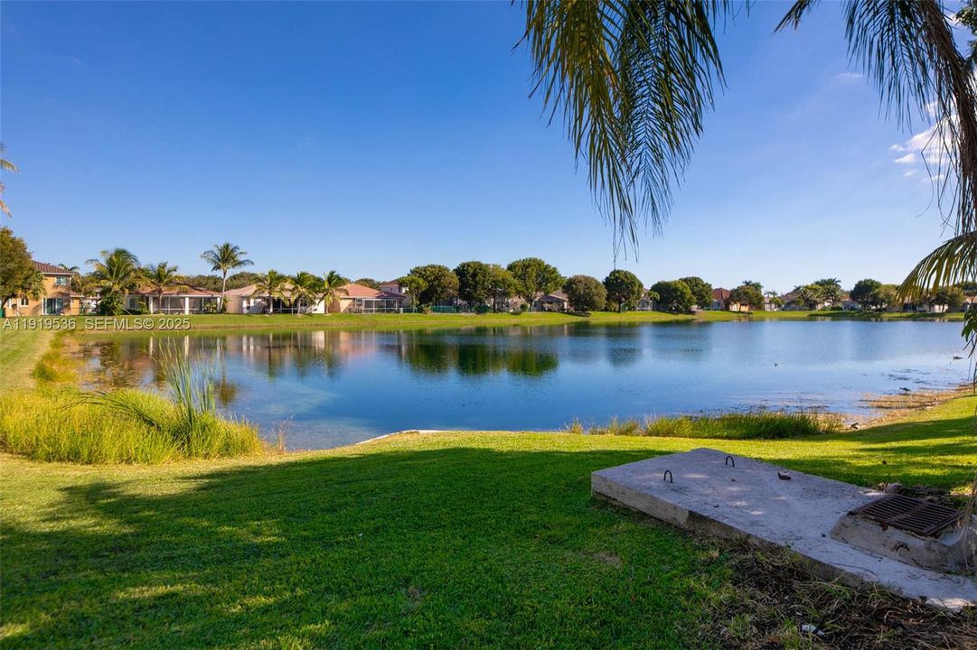 En Venta: $595,000 (4 camas, 2 baños, 2326 Pies cuadrados)