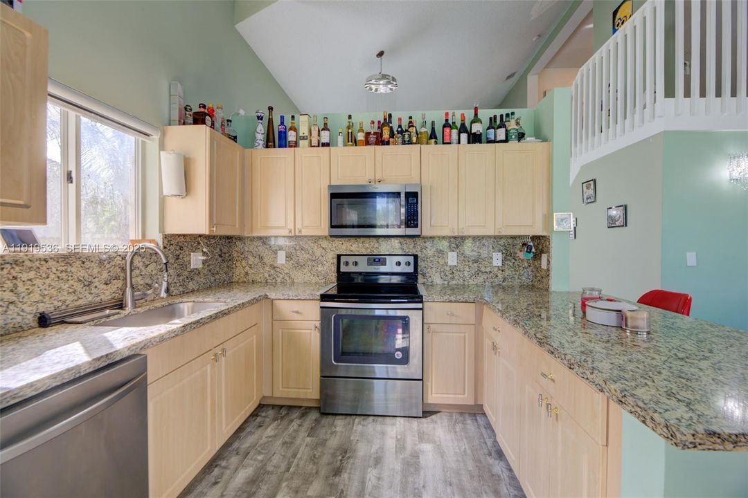 En Venta: $595,000 (4 camas, 2 baños, 2326 Pies cuadrados)