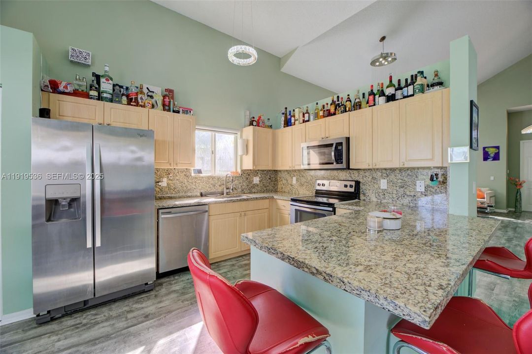 En Venta: $595,000 (4 camas, 2 baños, 2326 Pies cuadrados)