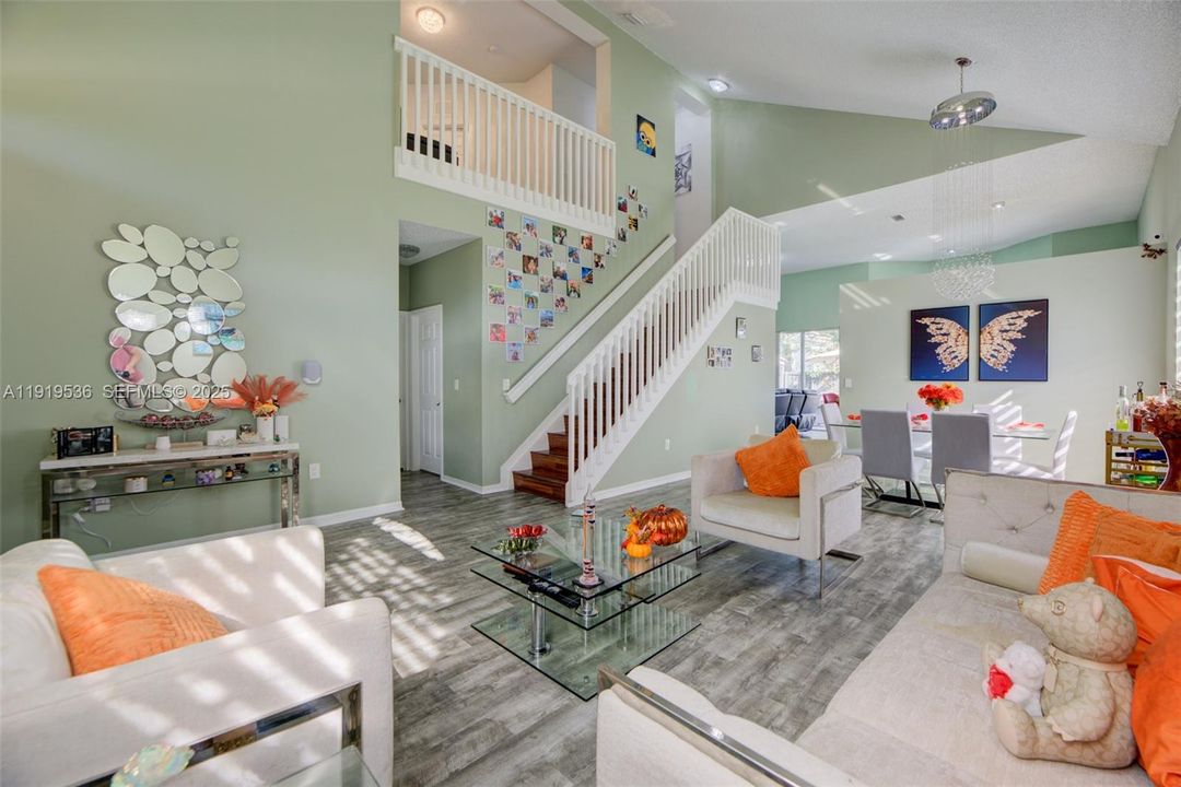 En Venta: $595,000 (4 camas, 2 baños, 2326 Pies cuadrados)