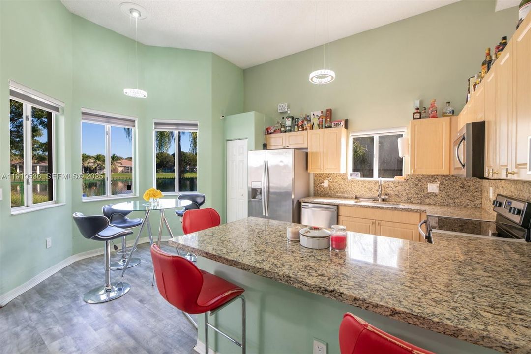 En Venta: $595,000 (4 camas, 2 baños, 2326 Pies cuadrados)