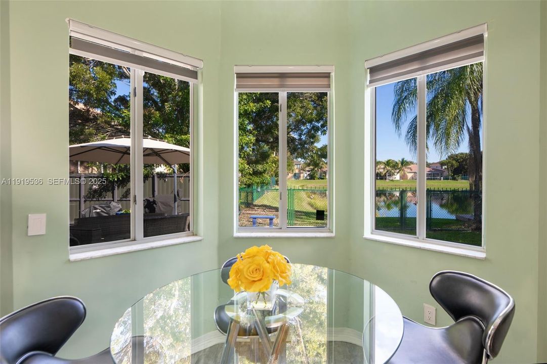 En Venta: $595,000 (4 camas, 2 baños, 2326 Pies cuadrados)