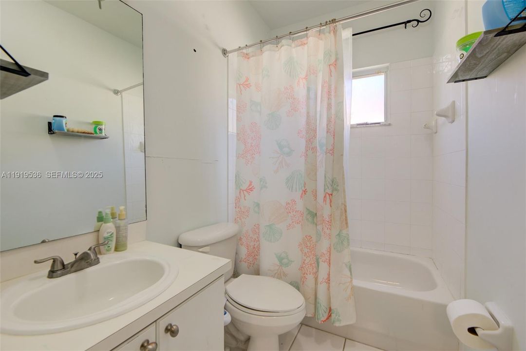 En Venta: $595,000 (4 camas, 2 baños, 2326 Pies cuadrados)