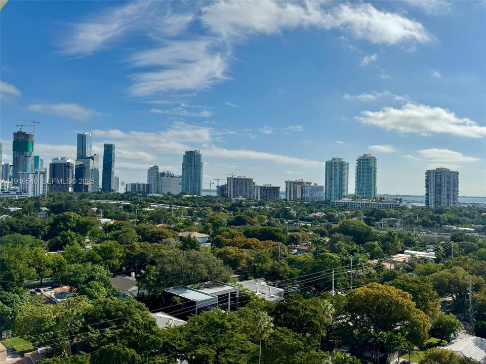 出租: $3,600 (2 贝兹, 2 浴室, 1041 平方英尺)