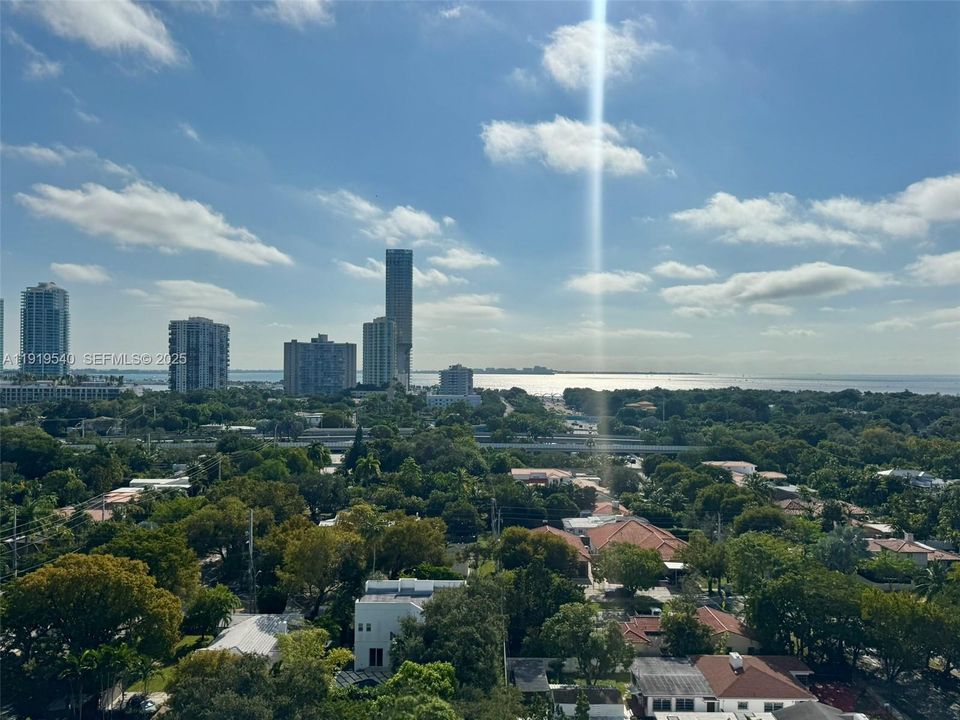 出租: $3,600 (2 贝兹, 2 浴室, 1041 平方英尺)