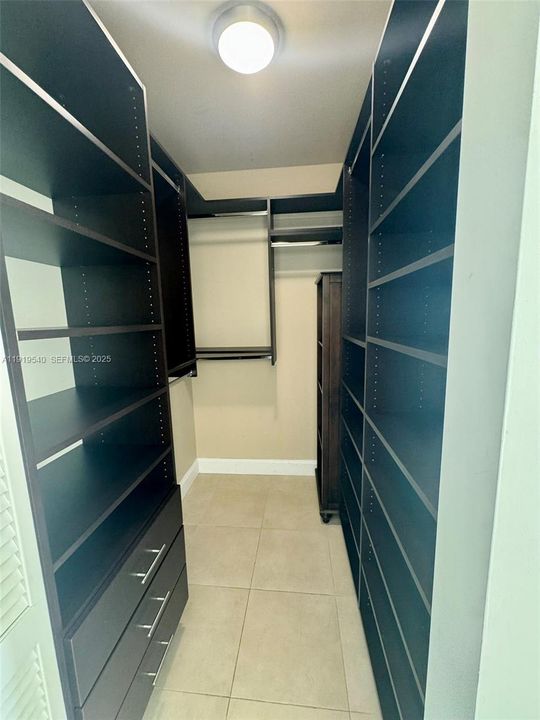 出租: $3,600 (2 贝兹, 2 浴室, 1041 平方英尺)