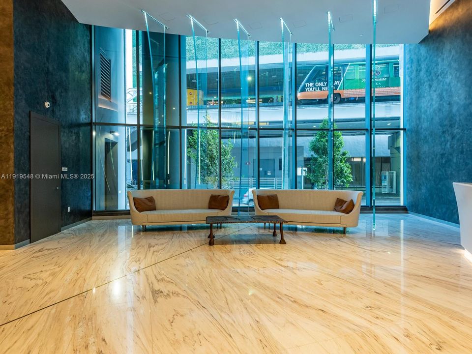 For Sale: $1,200,000 (1 beds, 2 baths, 1037 Square Feet)