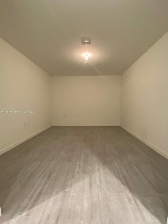 For Sale: $1,200,000 (1 beds, 2 baths, 1037 Square Feet)