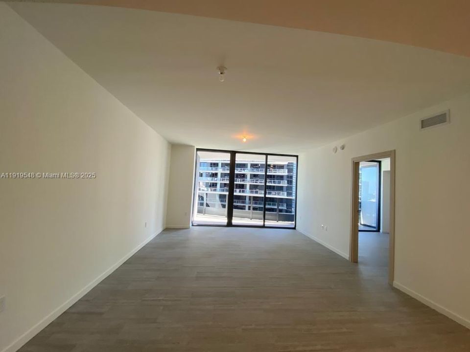 For Sale: $1,200,000 (1 beds, 2 baths, 1037 Square Feet)