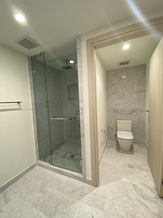 For Sale: $1,200,000 (1 beds, 2 baths, 1037 Square Feet)