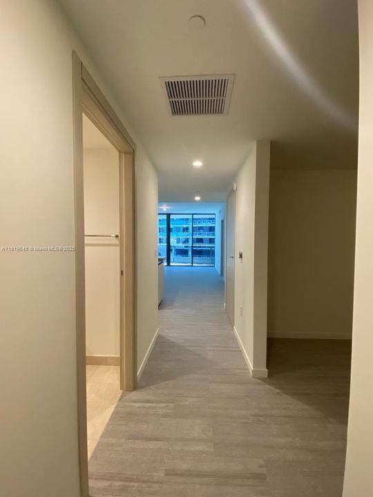 For Sale: $1,200,000 (1 beds, 2 baths, 1037 Square Feet)