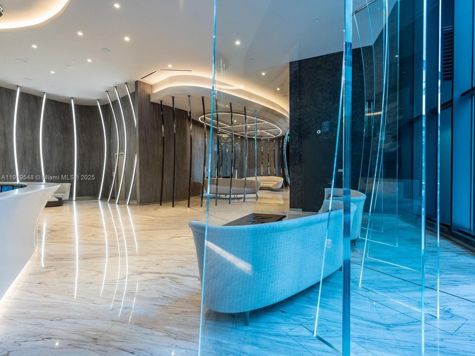 For Sale: $1,200,000 (1 beds, 2 baths, 1037 Square Feet)