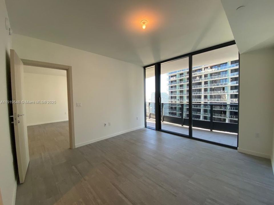 For Sale: $1,200,000 (1 beds, 2 baths, 1037 Square Feet)