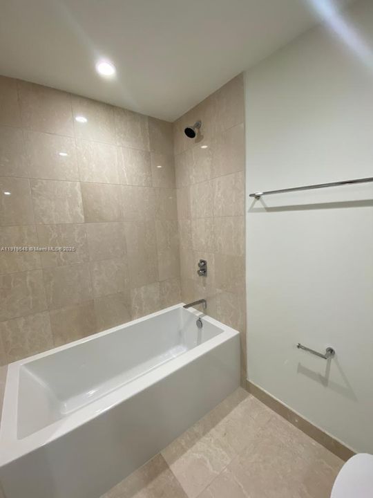 For Sale: $1,200,000 (1 beds, 2 baths, 1037 Square Feet)