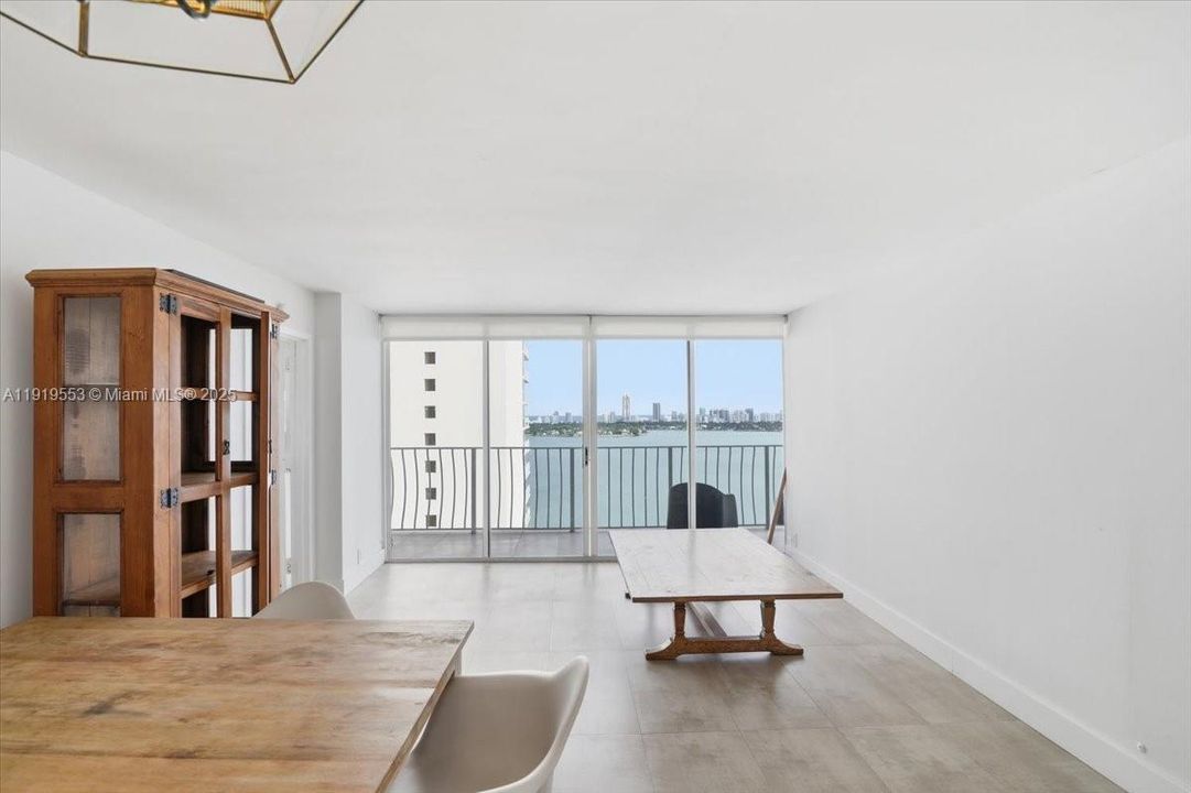 For Sale: $458,000 (2 beds, 2 baths, 1030 Square Feet)