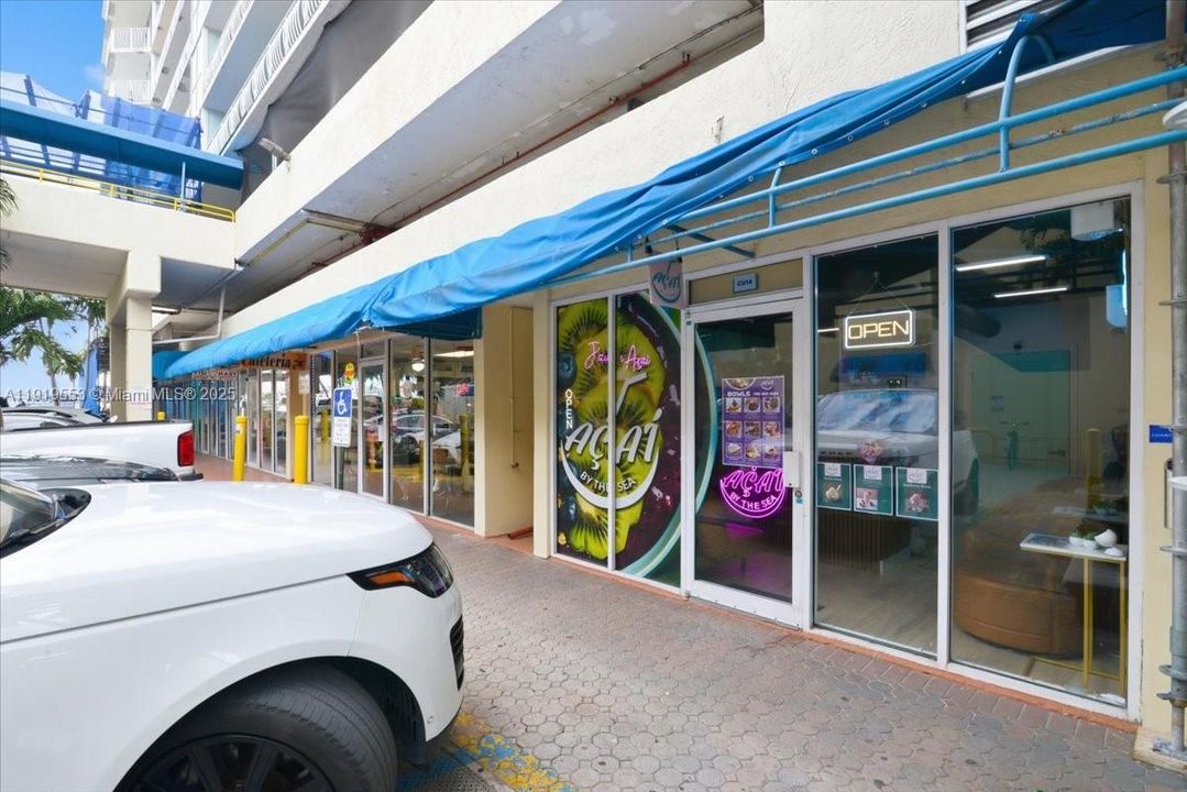 For Sale: $458,000 (2 beds, 2 baths, 1030 Square Feet)