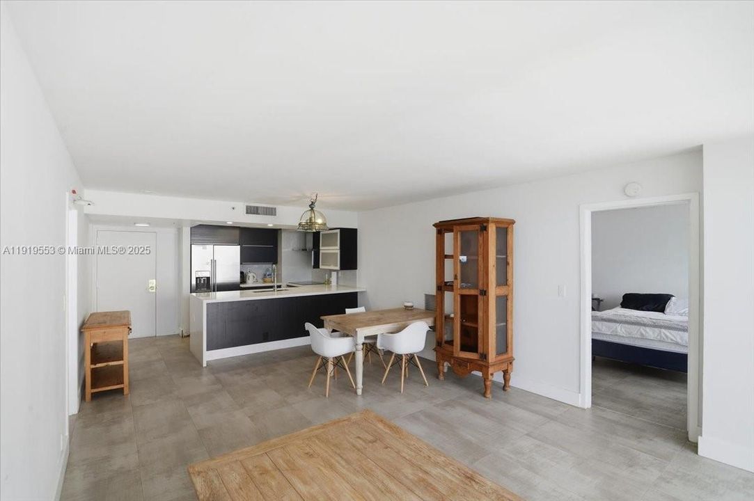 For Sale: $458,000 (2 beds, 2 baths, 1030 Square Feet)