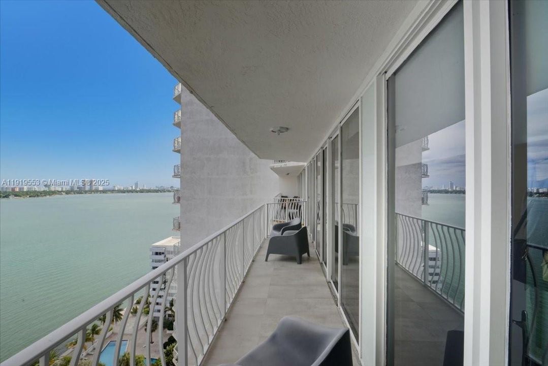 For Sale: $458,000 (2 beds, 2 baths, 1030 Square Feet)