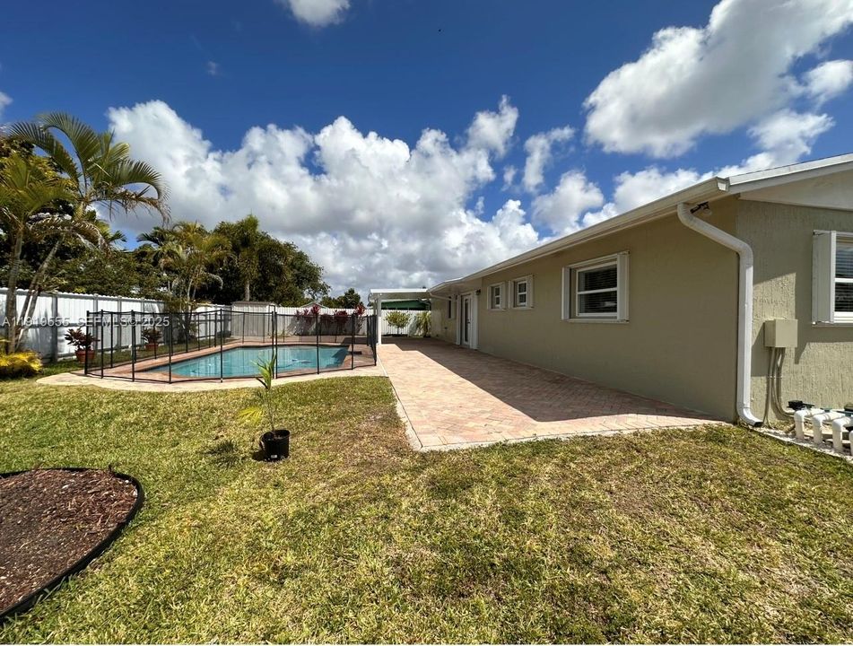 For Rent: $3,600 (3 beds, 2 baths, 1152 Square Feet)