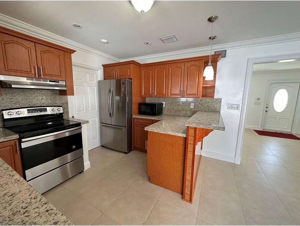 For Rent: $3,600 (3 beds, 2 baths, 1152 Square Feet)