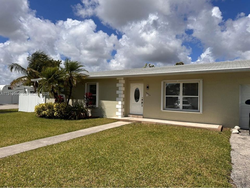 For Rent: $3,600 (3 beds, 2 baths, 1152 Square Feet)