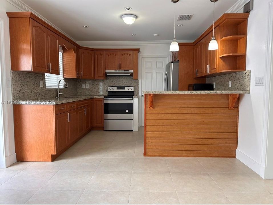 For Rent: $3,600 (3 beds, 2 baths, 1152 Square Feet)