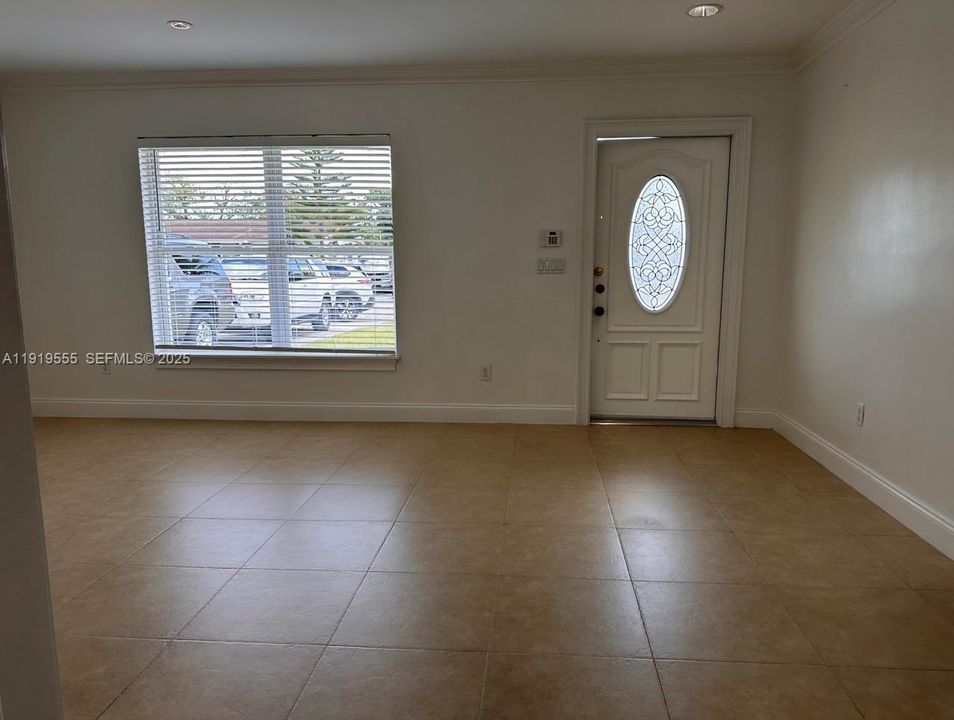 For Rent: $3,600 (3 beds, 2 baths, 1152 Square Feet)