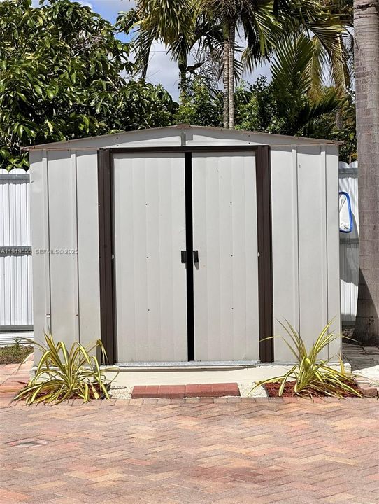 For Rent: $3,600 (3 beds, 2 baths, 1152 Square Feet)