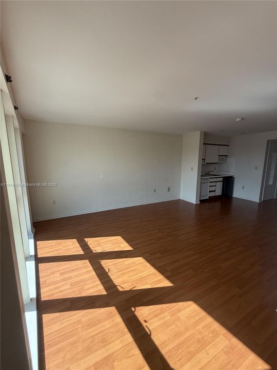 В аренду: $1,850 (0 спален, 1 ванн, 450 Квадратных фут)