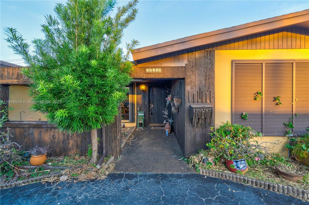 For Sale: $936,000 (4 beds, 2 baths, 1865 Square Feet)