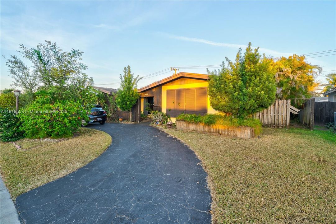For Sale: $936,000 (4 beds, 2 baths, 1865 Square Feet)