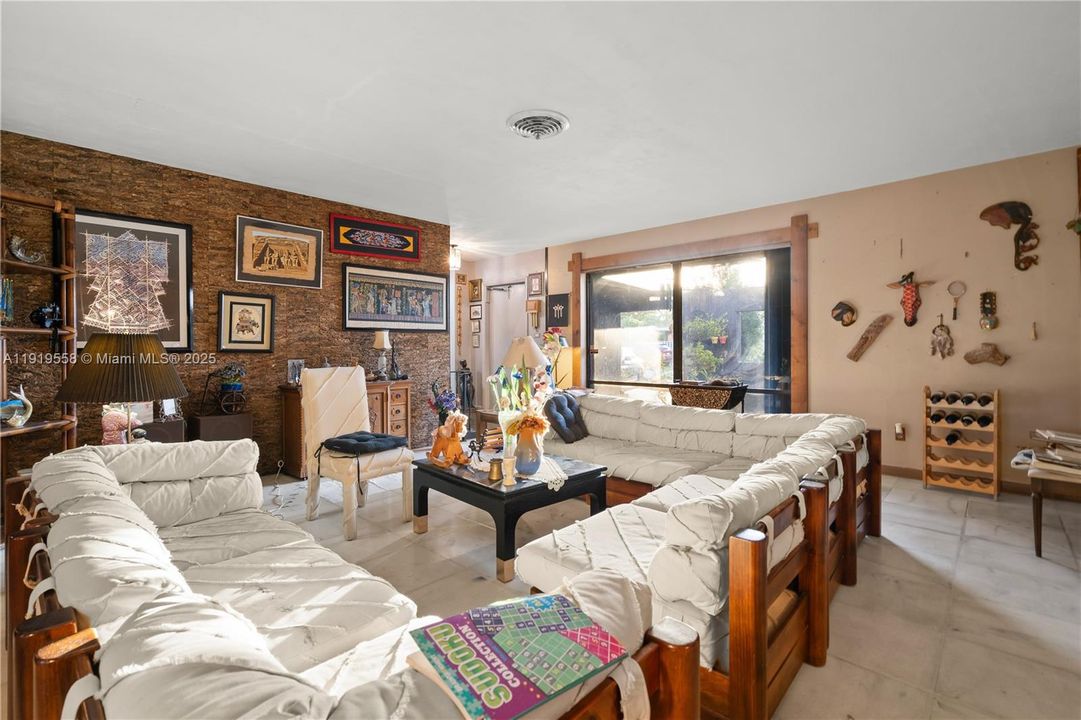 For Sale: $936,000 (4 beds, 2 baths, 1865 Square Feet)