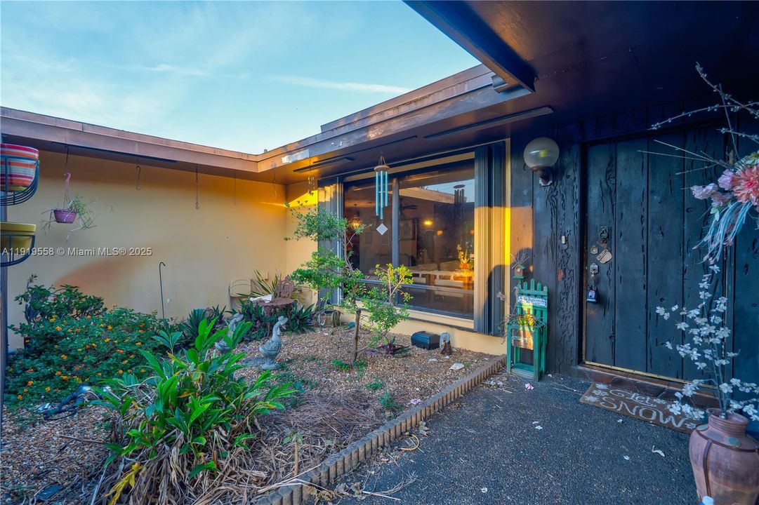 For Sale: $936,000 (4 beds, 2 baths, 1865 Square Feet)