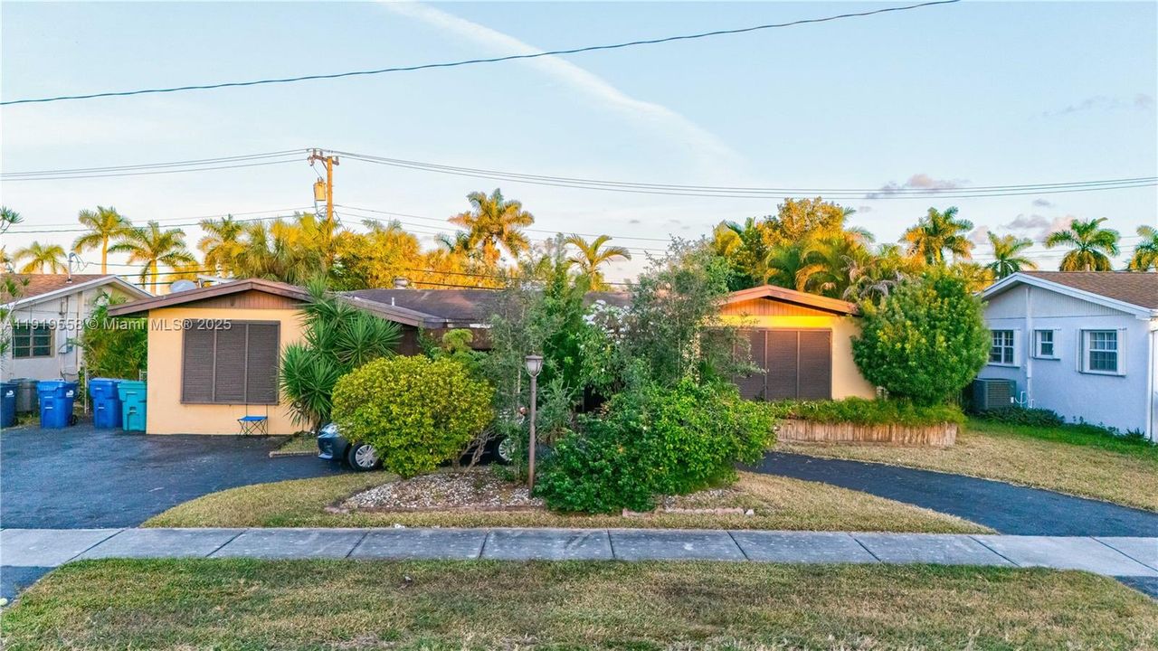 For Sale: $936,000 (4 beds, 2 baths, 1865 Square Feet)