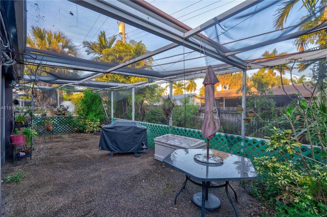 For Sale: $936,000 (4 beds, 2 baths, 1865 Square Feet)