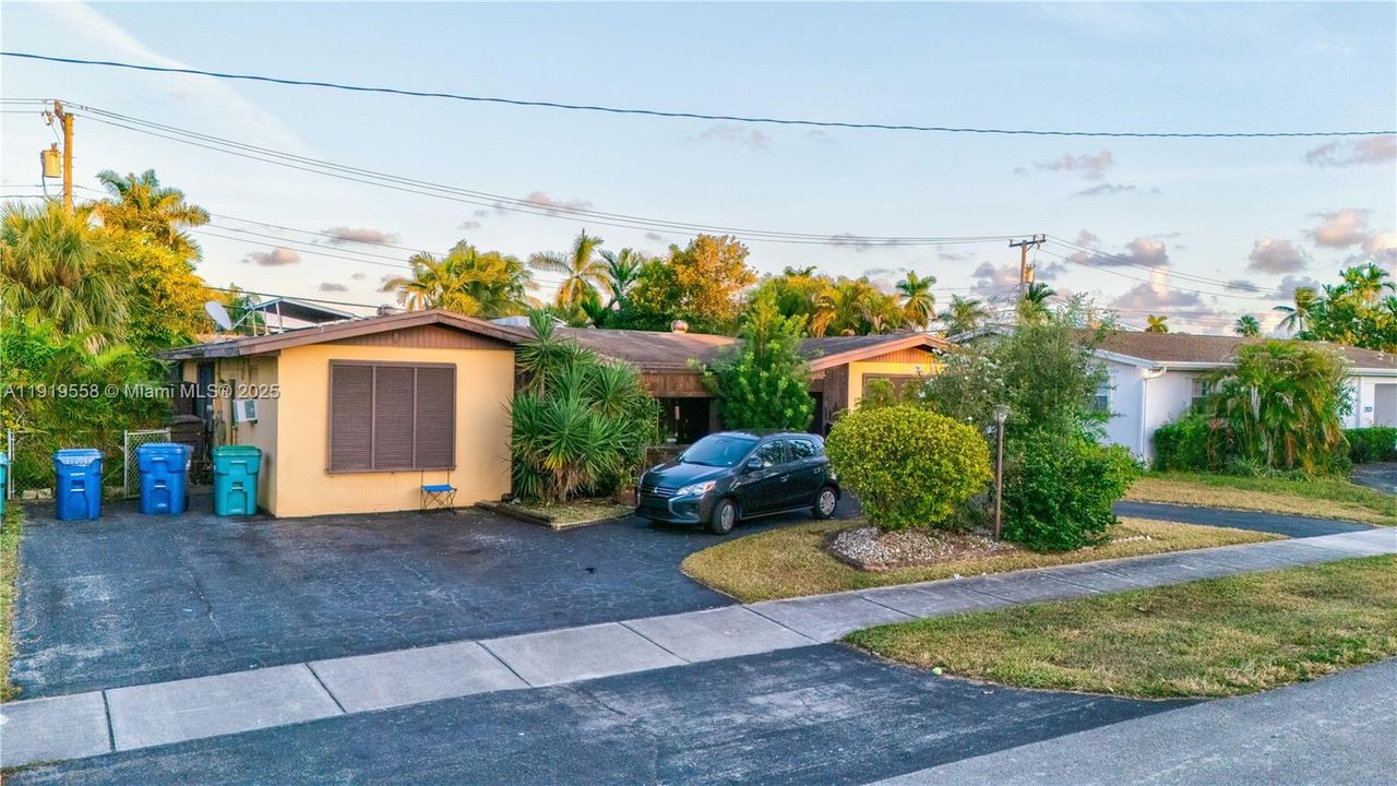 For Sale: $936,000 (4 beds, 2 baths, 1865 Square Feet)