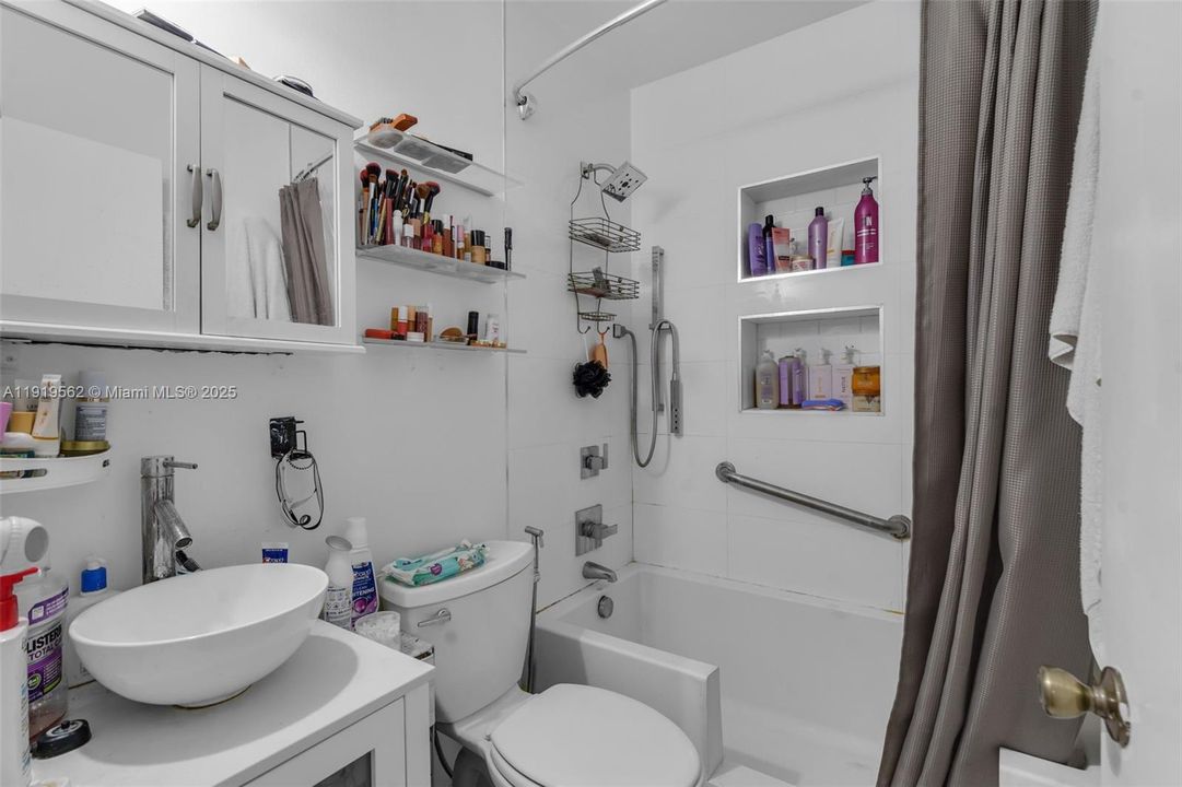 Active With Contract: $799,900 (4 beds, 2 baths, 1317 Square Feet)