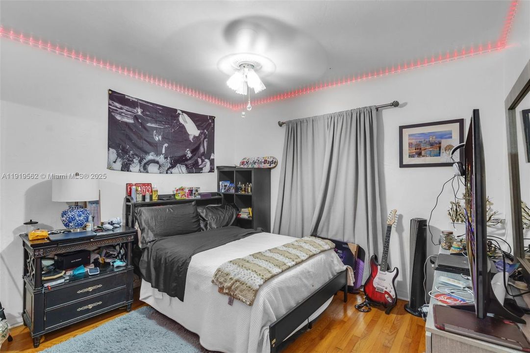 Active With Contract: $799,900 (4 beds, 2 baths, 1317 Square Feet)