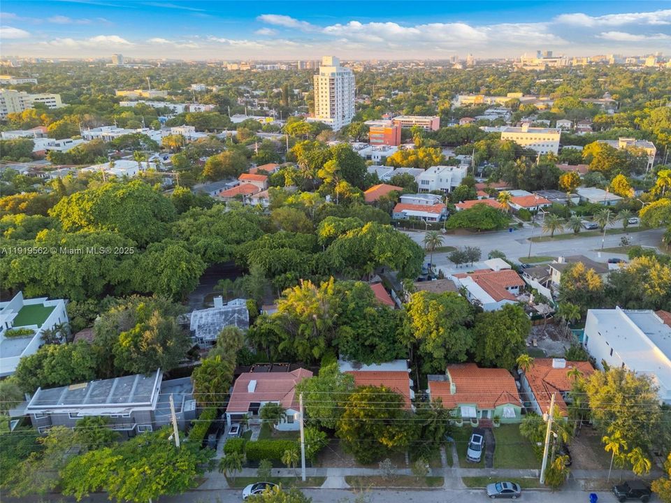 Active With Contract: $799,900 (4 beds, 2 baths, 1317 Square Feet)