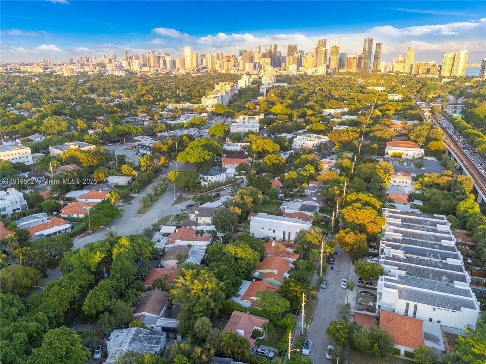 Active With Contract: $799,900 (4 beds, 2 baths, 1317 Square Feet)