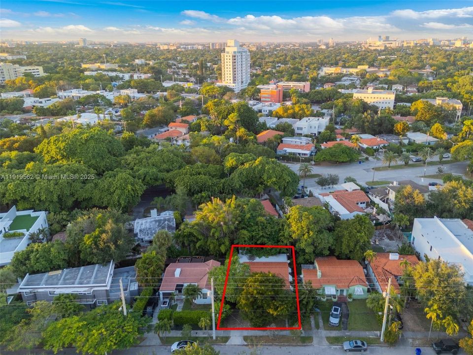 Active With Contract: $799,900 (4 beds, 2 baths, 1317 Square Feet)