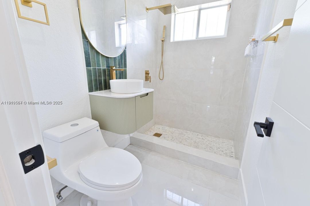 Activo con contrato: $565,000 (3 camas, 2 baños, 1064 Pies cuadrados)