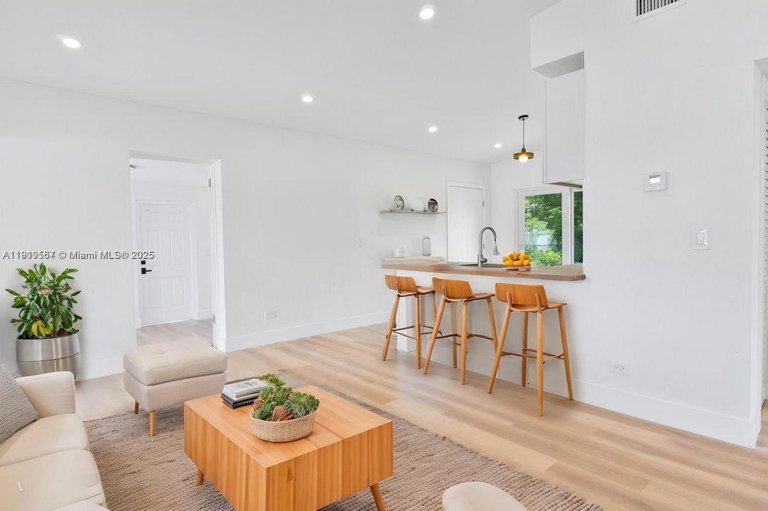 Activo con contrato: $565,000 (3 camas, 2 baños, 1064 Pies cuadrados)