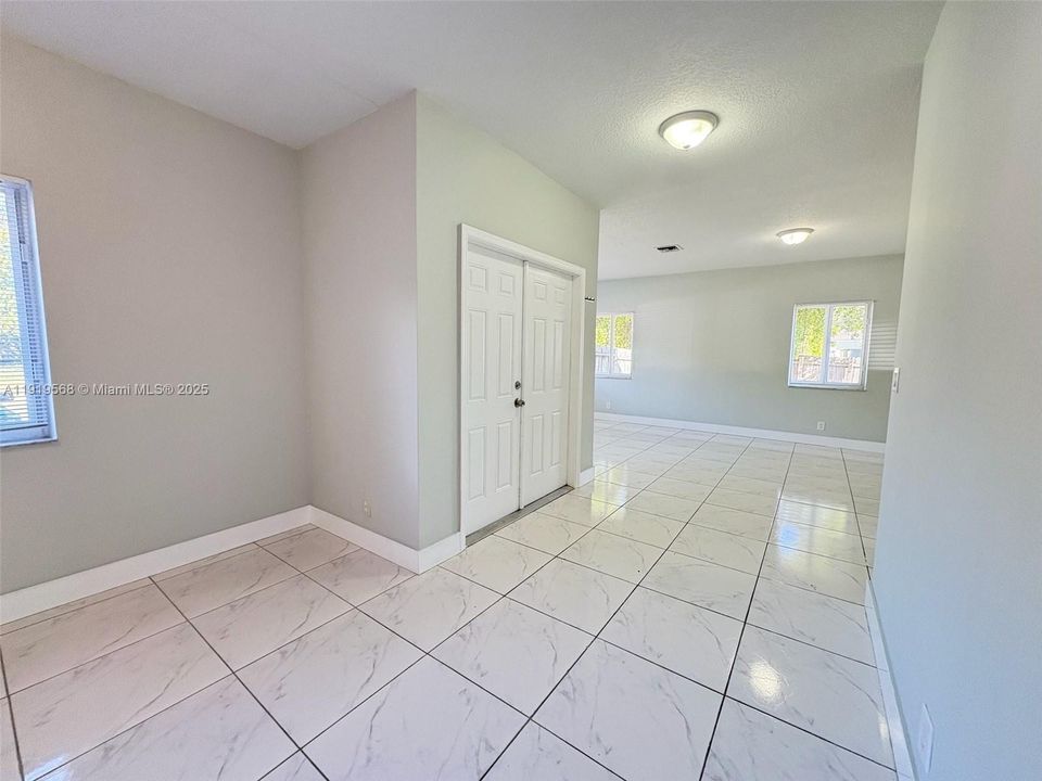 出租: $3,000 (3 贝兹, 2 浴室, 1567 平方英尺)