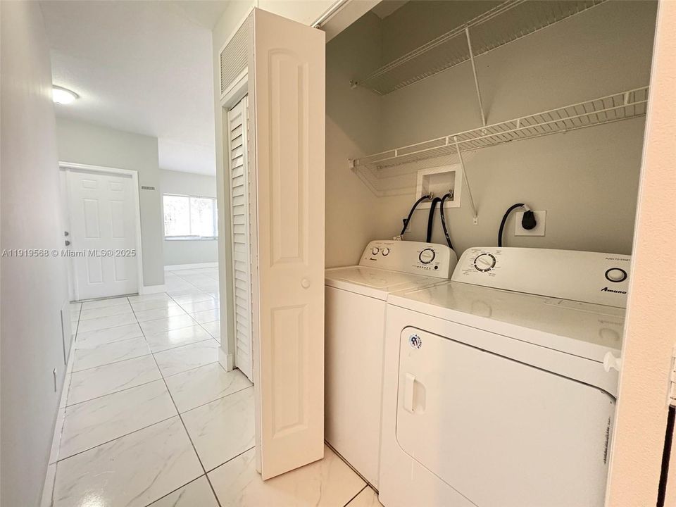 出租: $3,000 (3 贝兹, 2 浴室, 1567 平方英尺)