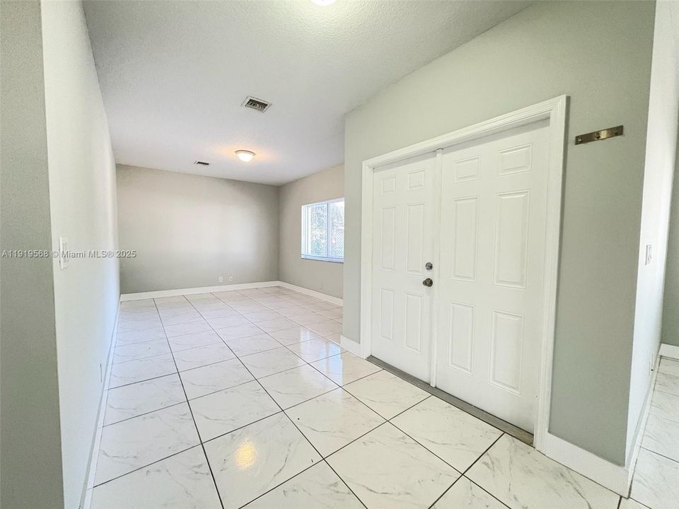 出租: $3,000 (3 贝兹, 2 浴室, 1567 平方英尺)