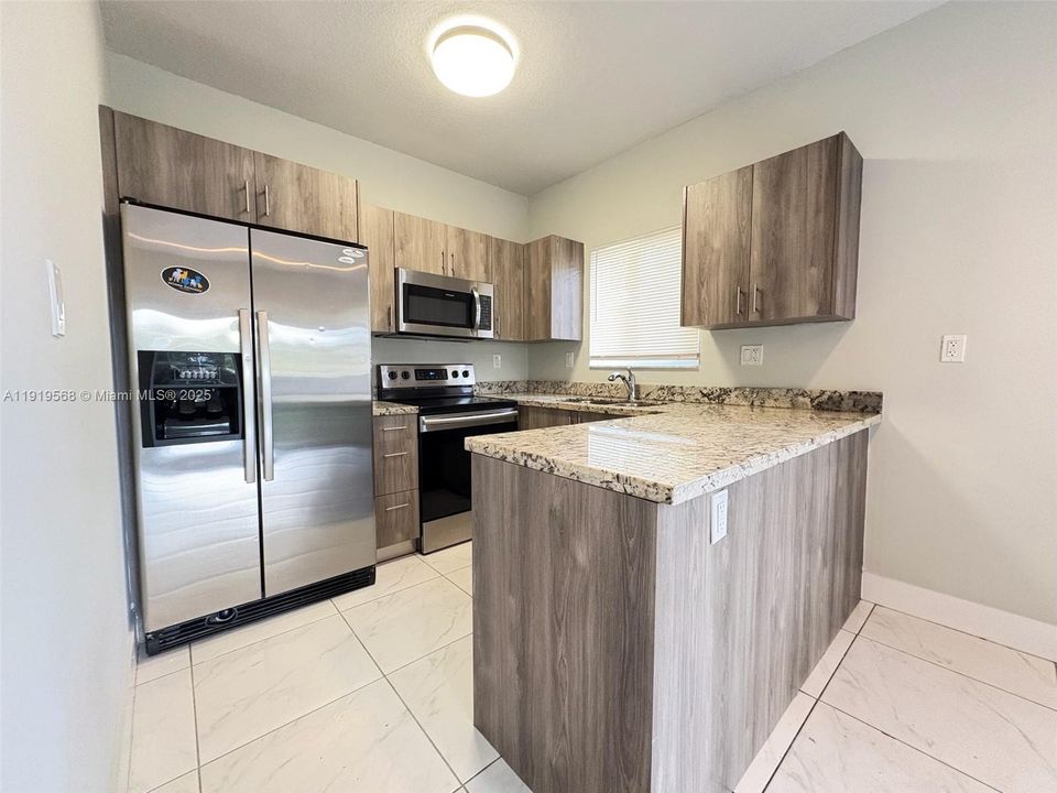 出租: $3,000 (3 贝兹, 2 浴室, 1567 平方英尺)