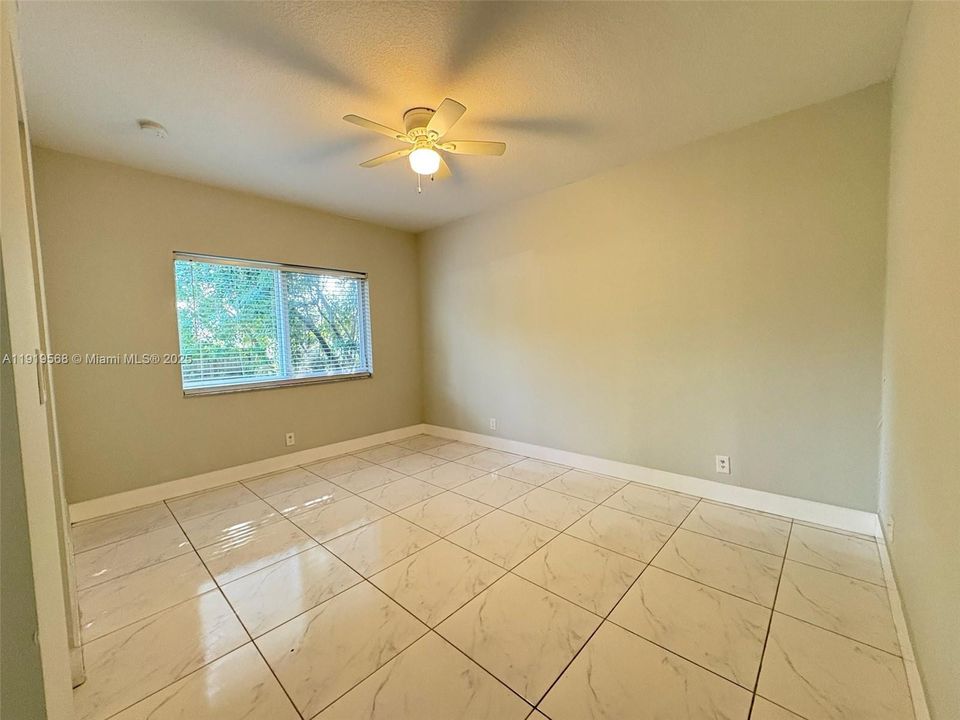 出租: $3,000 (3 贝兹, 2 浴室, 1567 平方英尺)